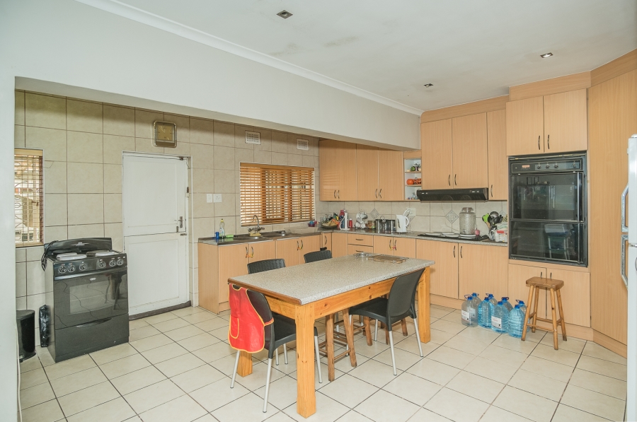 7 Bedroom Property for Sale in Wetton Western Cape